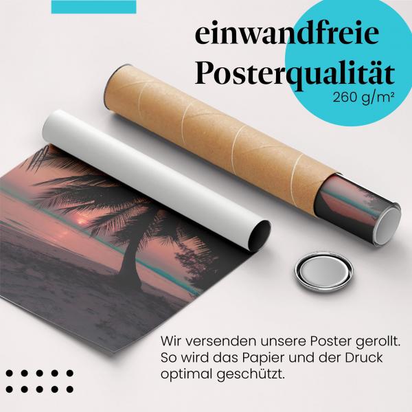 Gerolltes Poster "Sonnenuntergang am Strand" - Tropisches Flair, sicher verpackt.