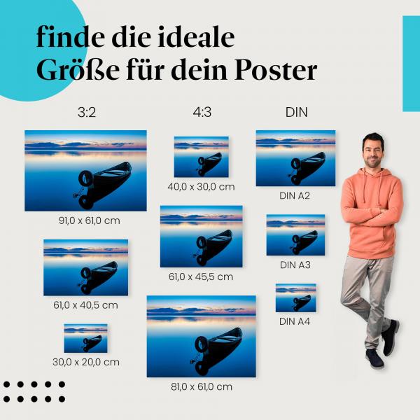 Entdecke die passende Postergröße: Boot auf See, Sonnenaufgang, ruhige Stimmung.