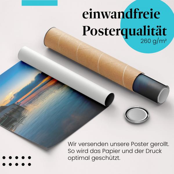 Gerolltes Poster "Sonnenaufgang am See". Friedliche Morgenstimmung, sicher verpackt.