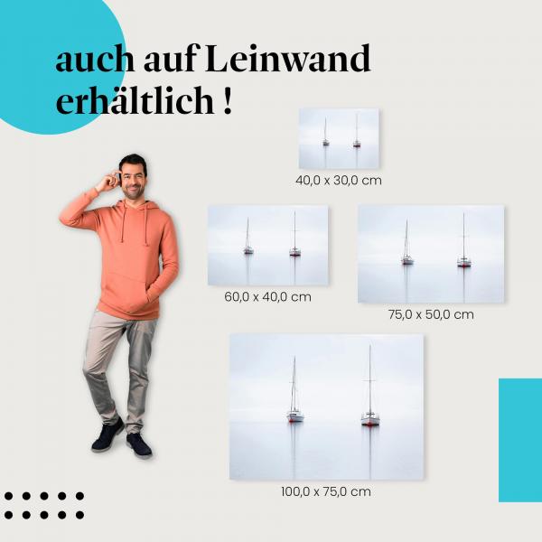 Segelboote im Nebel: Leinwandbild. Minimalistisches Design. Wähle deine Größe & hol dir die Stille nach Hause!