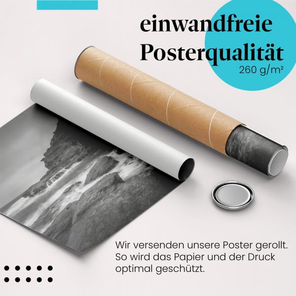 Gerolltes Poster "Steilküste". Kraft des Meeres, sicher verpackt.