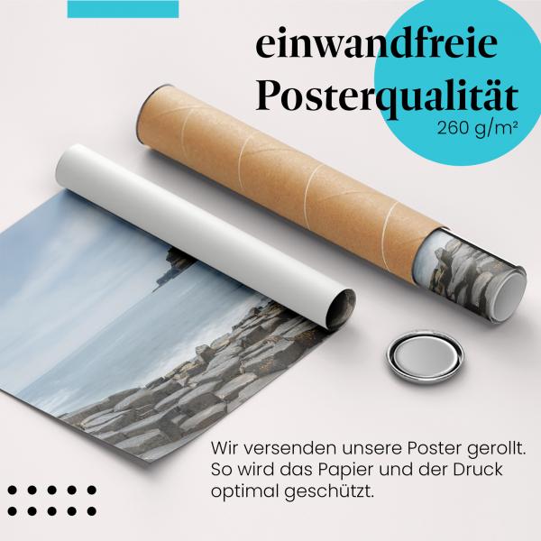 Gerolltes Poster "Giant's Causeway". Irisches Naturwunder, sicher verpackt.