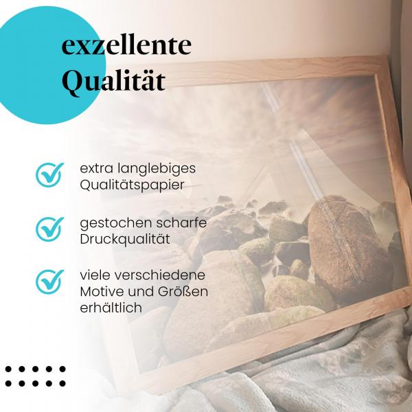 "Steinküste": Gerahmtes Wandbild - bewölkter Himmel, hochwertige Qualität.