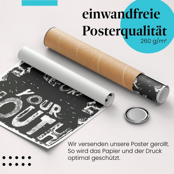 Gerolltes Poster "Offenheit". Totenkopf-Motiv mit Spruch, sicher verpackt.