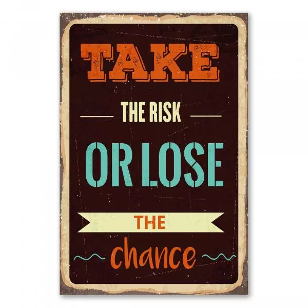 „Take the risk or lose the chance“ - Vintage-Schild ermutigt zum Risiko und Wandel. „Take the risk or lose the chance“ - Vintage-Schild ermutigt zum Risiko und Wandel.