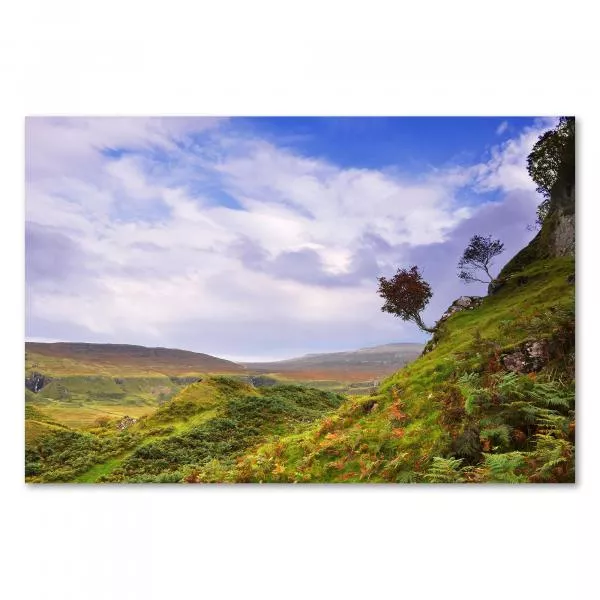 Eine malerische Hügellandschaft in Schottland im Herbst – ein Panoramablick voller Ruhe. Eine malerische Hügellandschaft in Schottland im Herbst – ein Panoramablick voller Ruhe.