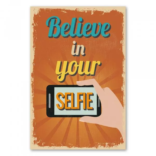 Retro-Poster „Believe in your Selfie“. Humorvolle Aufforderung zu Selbstbewusstsein und Selbstliebe. Retro-Poster „Believe in your Selfie“. Humorvolle Aufforderung zu Selbstbewusstsein und Selbstliebe.