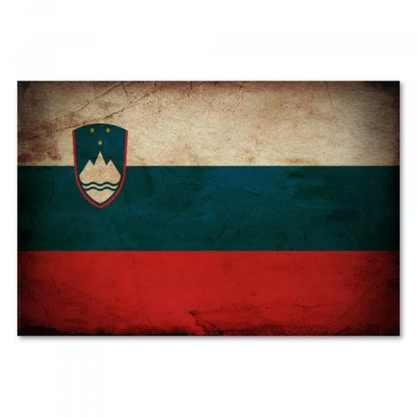 Slowenische Flagge im Vintage-Look: Die Farben Weiß-Blau-Rot stammen vom Wappen der Region Krain. Slowenische Flagge im Vintage-Look: Die Farben Weiß-Blau-Rot stammen vom Wappen der Region Krain.