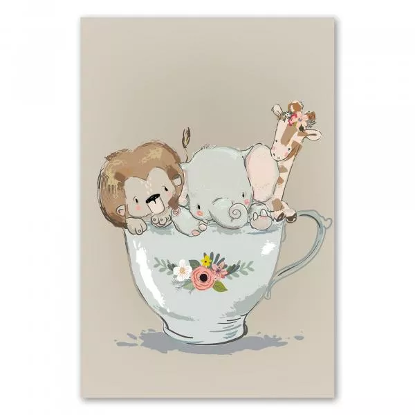 Löwe, Elefant & Giraffe genießen lustige Teeparty in einer Tasse voller Blumen.