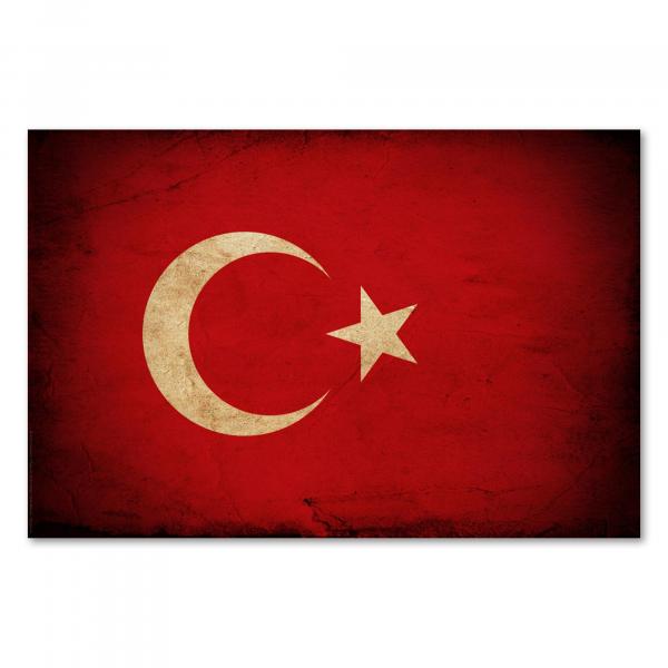 Türkische Flagge im Used-Look: Der Halbmond und der Stern sind traditionelle Symbole des Islam.