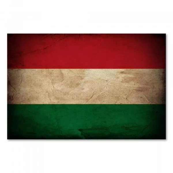 Ungarische Flagge im Vintage-Stil: Die Farben Rot-Weiß-Grün stehen für Stärke, Treue und Hoffnung. Ungarische Flagge im Vintage-Stil: Die Farben Rot-Weiß-Grün stehen für Stärke, Treue und Hoffnung.