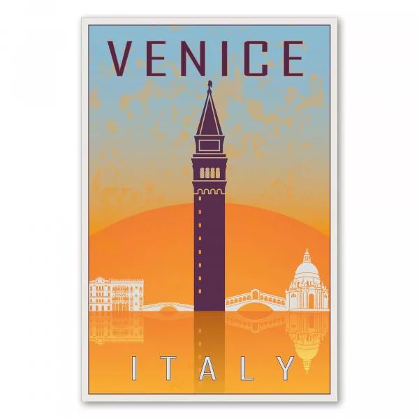 Der Campanile von San Marco und weitere Wahrzeichen spiegeln sich im Wasser – ein Vintage-Reiseposter von Venedig. Der Campanile von San Marco und weitere Wahrzeichen spiegeln sich im Wasser – ein Vintage-Reiseposter von Venedig.