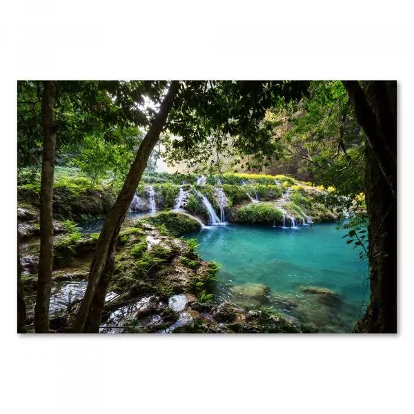 Ein Wasserfall im Dschungel - ein Bild voller Kraft, Geheimnis und Schönheit. Ein Wasserfall im Dschungel - ein Bild voller Kraft, Geheimnis und Schönheit.