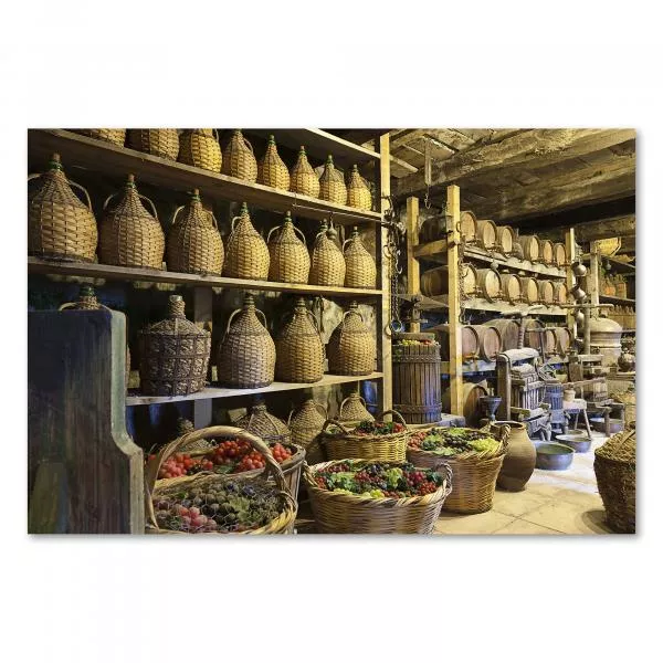 Uriger Weinkeller mit alten Holzfässern und frischen Trauben, Atmosphäre atmet Geschichte und Weintradition. Uriger Weinkeller mit alten Holzfässern und frischen Trauben, Atmosphäre atmet Geschichte und Weintradition.
